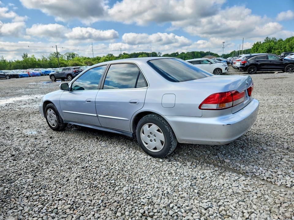 2002 Honda Accord VIN 1HGCG16492A081491 COPART salvage auction — MINOR DENT/SCRATCHES, MA - CERTIFICATE OF TITLE, sold $375 on 2026-07-10 (photo 2)
