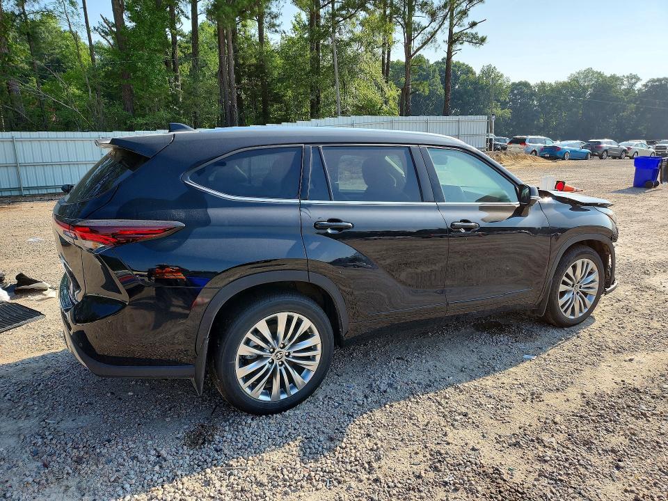 2026 Toyota Highlander VIN 5TDKDRBH5TS597622 COPART salvage auction — FRONT END, MO - SALVAGE CERTIFICATE OF TITLE (P), sold $13,300 on 2026-07-31 (photo 3)