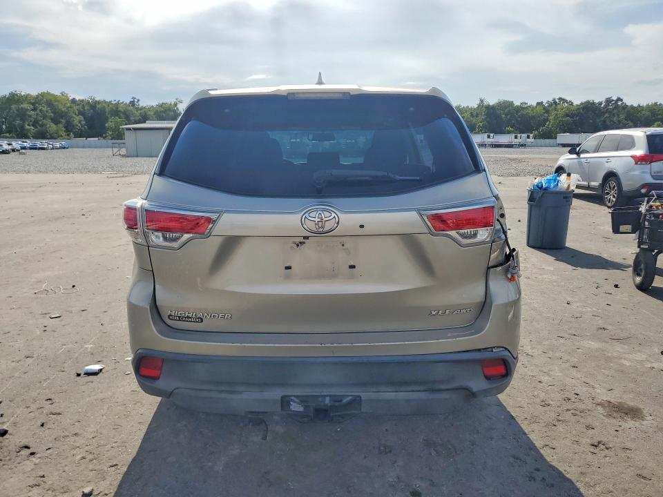 2015 Toyota Highlander VIN 5TDJKRFH8FS112213 COPART salvage auction — SIDE, FL - CERT OF TITLE SLVG REBUILDABLE, sold $275 on 2026-07-27 (photo 6)