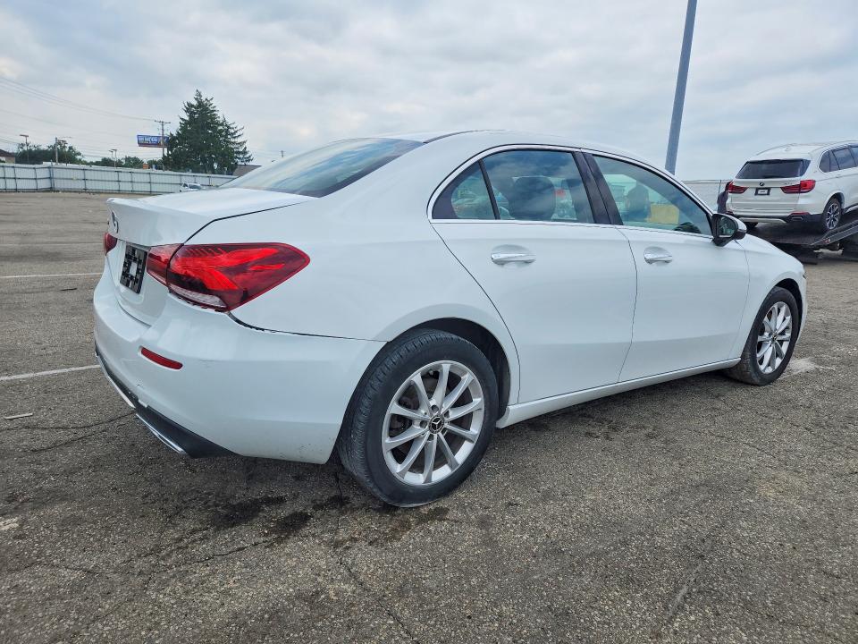 2019 Mercedes-benz A-klasse VIN WDD3G4EBXKW020708 COPART salvage auction — MINOR DENT/SCRATCHES, Va - Certificate Of Title (P), sold $7,700 on 2026-08-06 (photo 3)