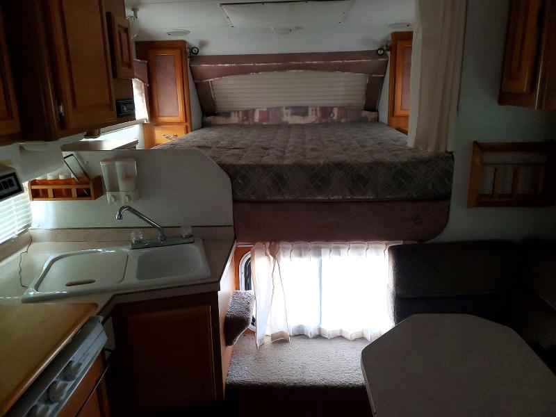 2005 Lance Camper VIN 00000000000156179 COPART salvage auction — MINOR DENT/SCRATCHES, Wa - Vehicle Cert Of Ownership-Titl, sold $925 on 2026-07-28 (photo 6)