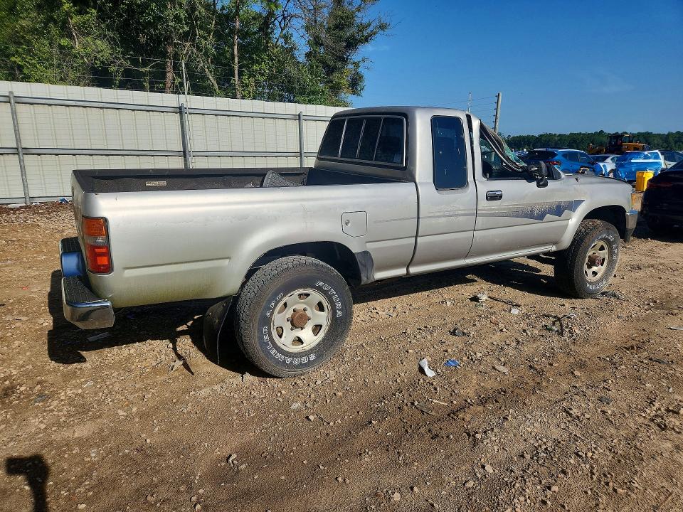 1992 Toyota Pickup VIN JT4RN13P3N6037376 COPART salvage auction — ROOF, FL - CERT OF TITLE SLVG REBUILDABLE, sold $6,000 on 2026-07-31 (photo 3)