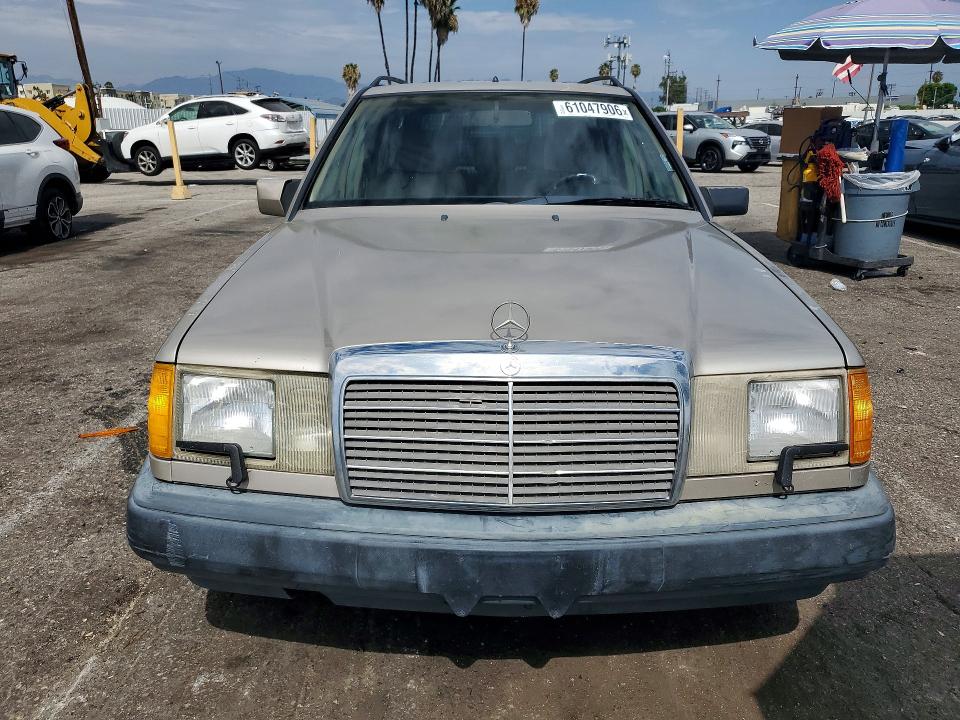 1992 Mercedes-benz 300 VIN WDBED90E2NF196598 COPART salvage auction — REAR END, Ca - Dis/Dlr/Exp Only Clean Title, sold $950 on 2026-07-24 (photo 5)