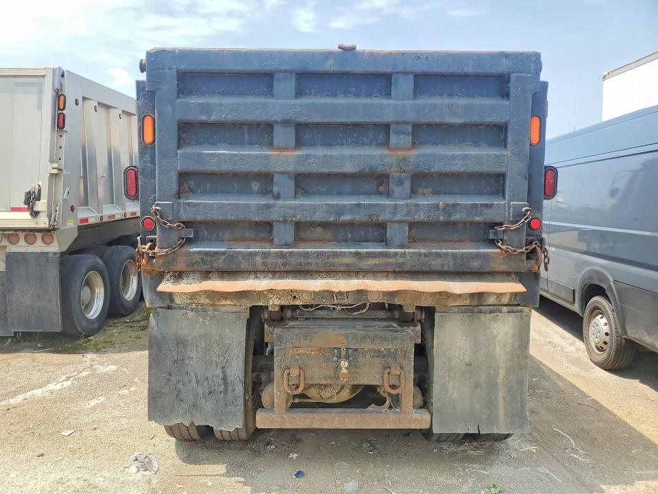 2000 Volvo Acl VIN 4V5JC2UE6YN869343 COPART salvage auction — BURN, Mi - Dealer Only Clean Title, sold $2,100 on 2026-08-08 (photo 6)