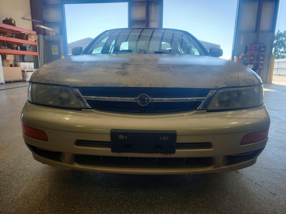 1998 Nissan Maxima VIN JN1CA21D3WM916456 COPART salvage auction — MINOR DENT/SCRATCHES, Ca - Dis/Dlr/Exp Only Clean Title, sold $125 on 2026-07-31 (photo 5)