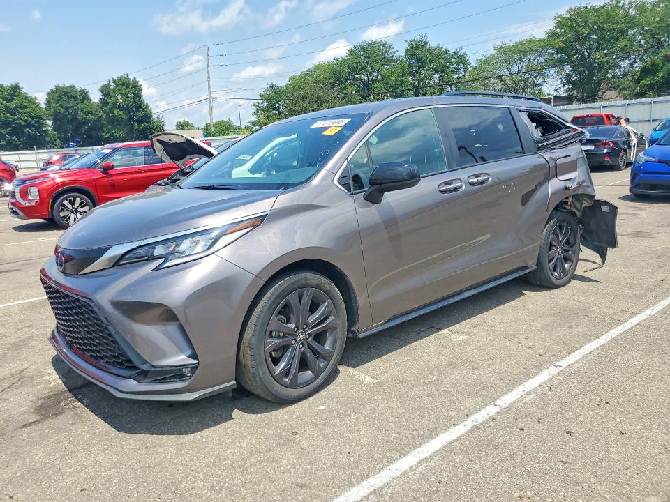 2022 Toyota Sienna VIN 5TDDRKEC1NS106676 — COPART salvage auction photo
