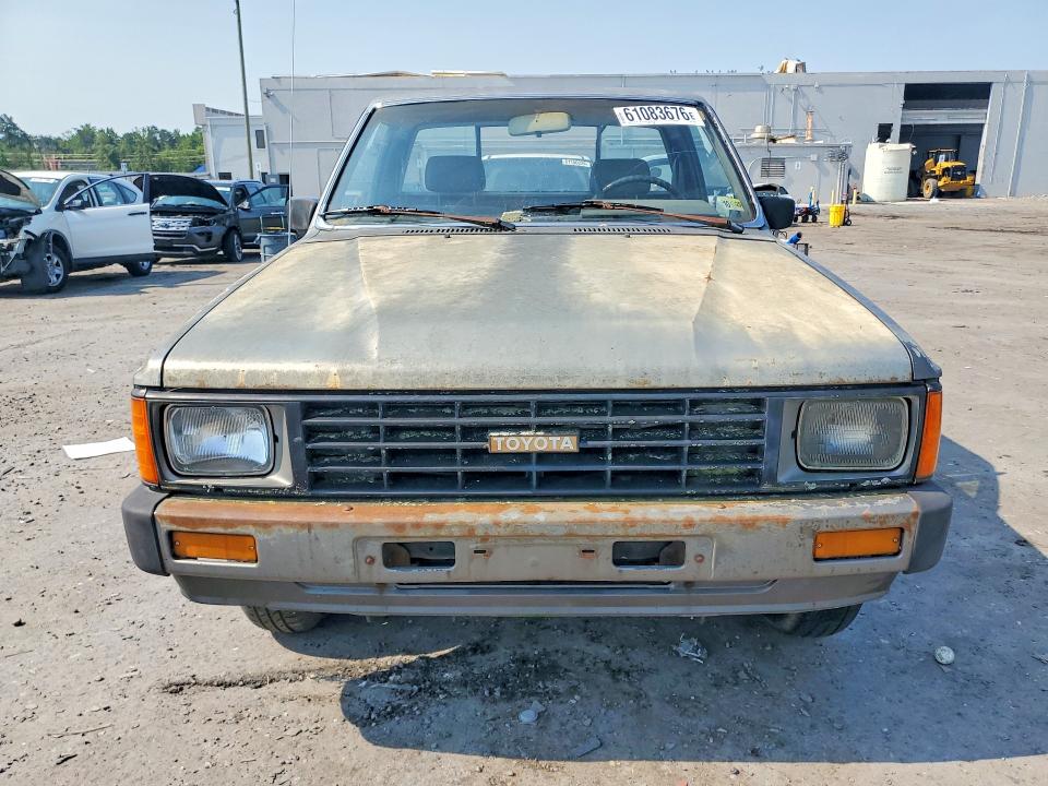 1986 Toyota Pickup VIN JT4RN55DXG0200749 COPART salvage auction — NORMAL WEAR, VA - CERTIFICATE OF TITLE, sold $525 on 2026-07-22 (photo 5)