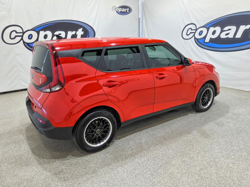 2020 Kia Soul VIN KNDJ23AU6L7069272 COPART salvage auction — MINOR DENT/SCRATCHES, CA - CERTIFICATE OF TITLE, sold $100 on 2026-07-28 (photo 3)