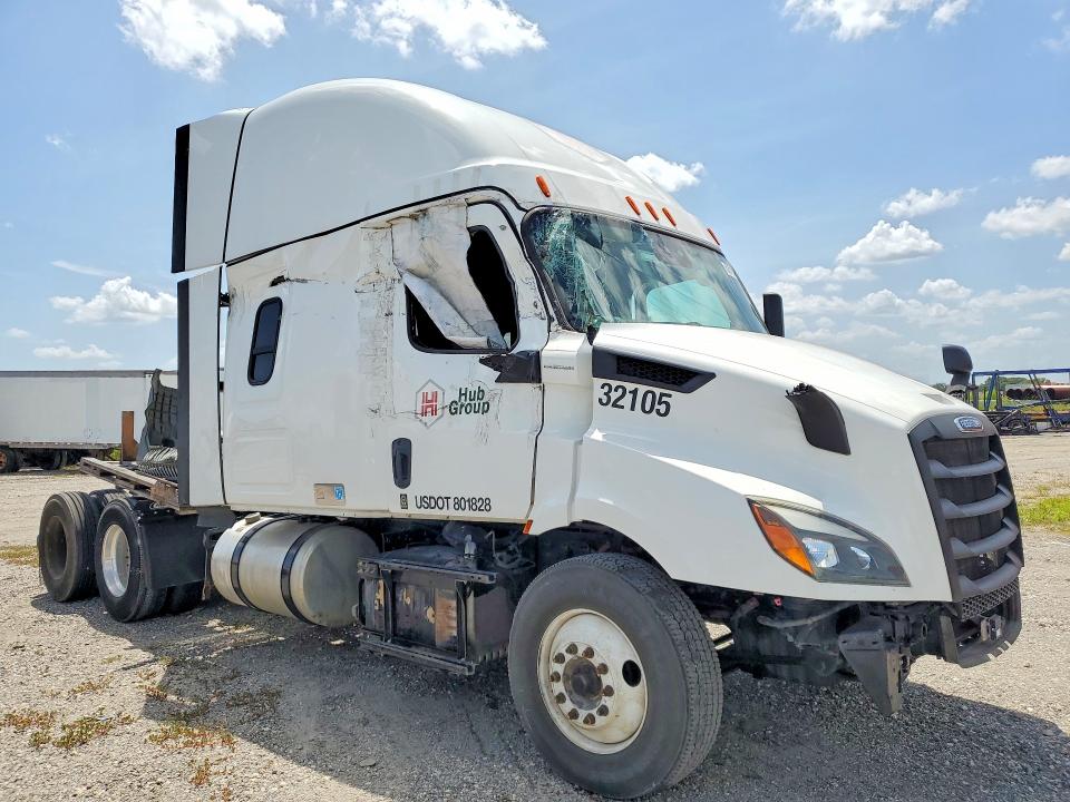 2022 Freightliner Cascadia VIN 3AKJHPDV5NSNH9769 COPART salvage auction — NORMAL WEAR, IN - CERTIFICATE OF TITLE, sold $17,600 on 2026-08-27 (photo 4)