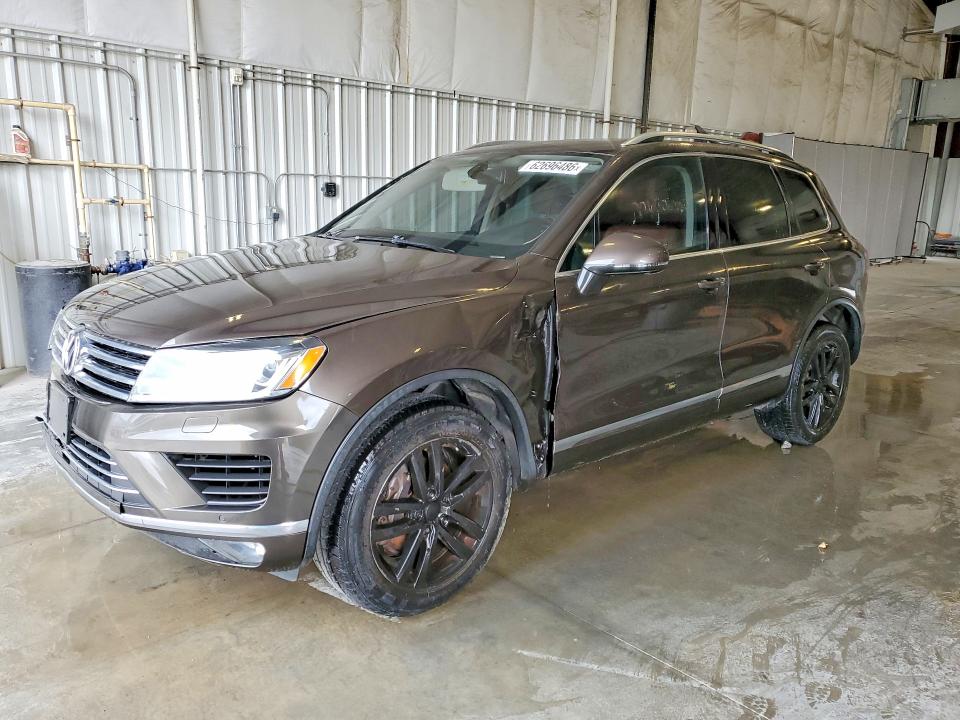 2015 Volkswagen Touareg VIN WVGEF9BP8FD006824 COPART salvage auction — FRONT END, MN - CERTIFICATE OF TITLE (P), sold $1,000 on 2026-07-29 (photo 1)