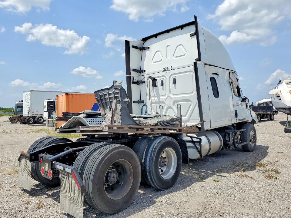 2022 Freightliner Cascadia VIN 3AKJHPDV5NSNH9769 COPART salvage auction — NORMAL WEAR, IN - CERTIFICATE OF TITLE, sold $17,600 on 2026-08-27 (photo 3)