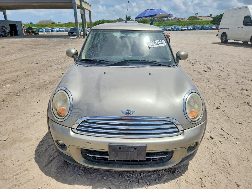 2011 Mini Cooper VIN WMWSU3C58BTX96727 COPART salvage auction — MECHANICAL, FL - CERTIFICATE OF TITLE, sold $250 on 2026-07-28 (photo 5)