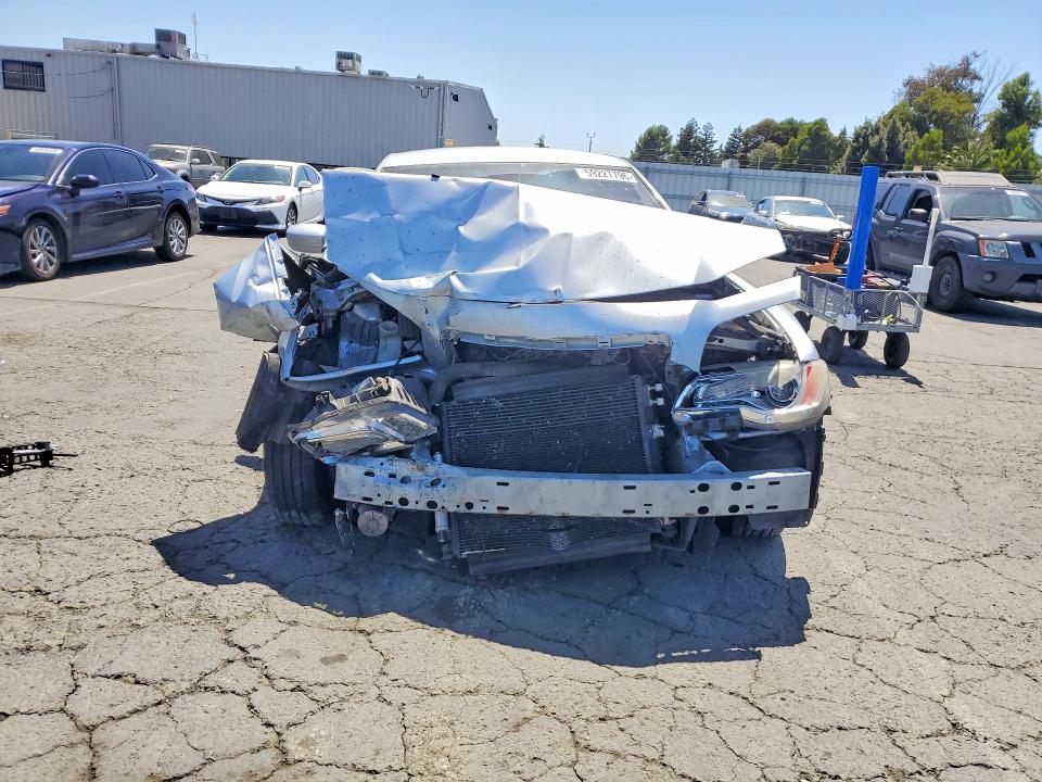 2013 Chrysler 300 VIN 2C3CCAAG9DH599363 COPART salvage auction — FRONT END, Ca - Dis/Dlr/Exp Only Clean Title, sold $550 on 2026-07-31 (photo 5)