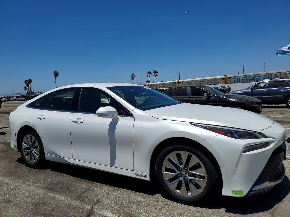 2022 Toyota Mirai VIN JTDAAAAA6NA006210 COPART salvage auction — MINOR DENT/SCRATCHES, Ca - Dis/Dlr/Exp Only Clean Title, sold $2,000 on 2026-07-31 (photo 4)