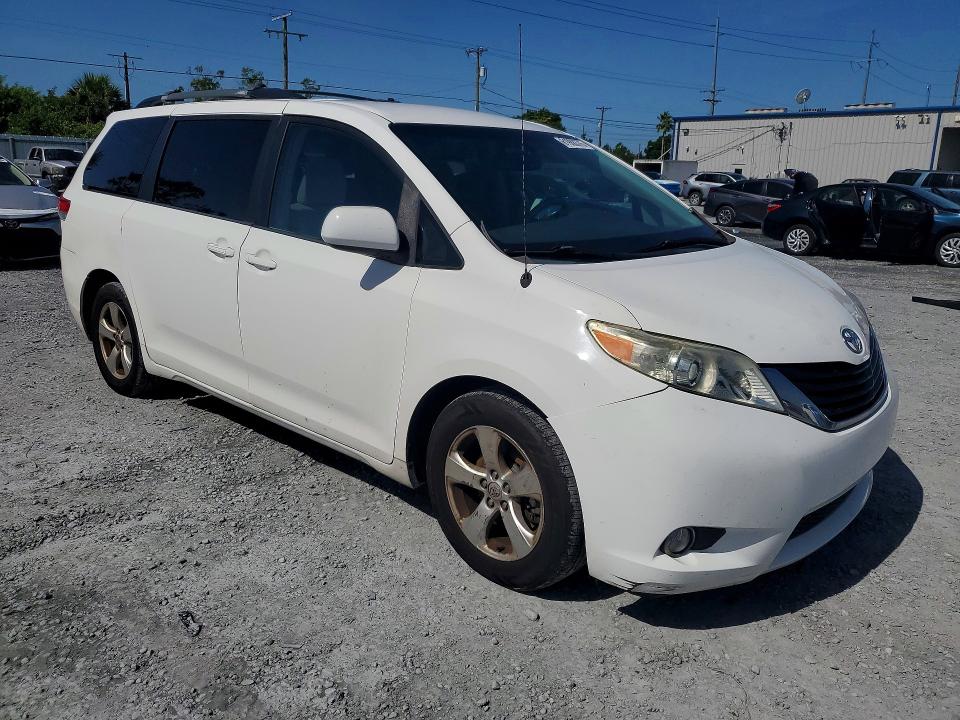 2014 Toyota Sienna VIN 5TDKK3DC2ES479762 COPART salvage auction — MINOR DENT/SCRATCHES, FL - CERT OF TITLE W/SLVG HISTORY, sold $1,150 on 2026-07-31 (photo 4)