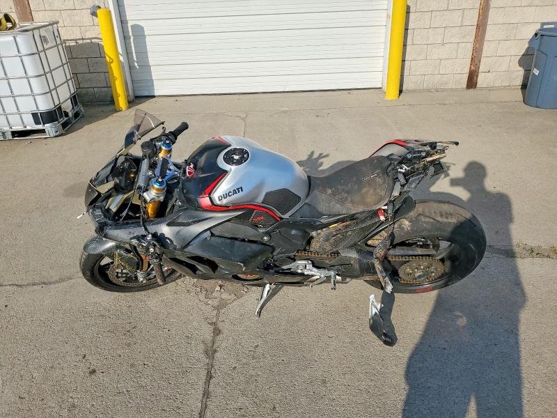 2021 Ducati Panigale VIN ZDMDAGNW4MB002112 COPART salvage auction — ROLLOVER, Mi - Scrap Certificate Of Title, sold $5,300 on 2026-08-14 (photo 3)