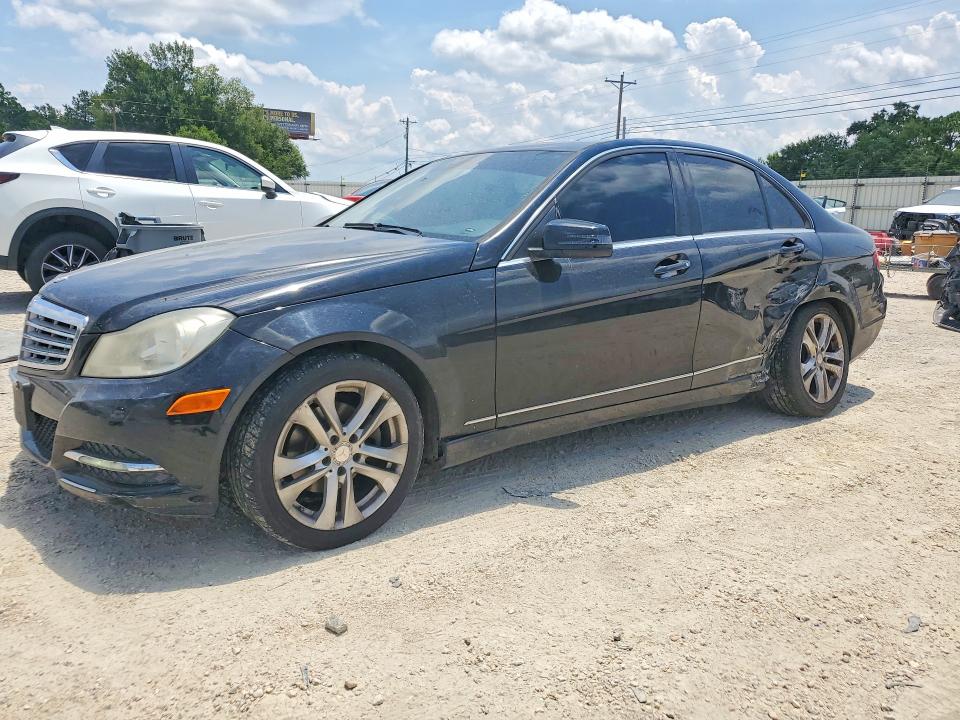 2012 Merz C-class VIN WDDGF8BBXCR200027 — COPART salvage auction photo