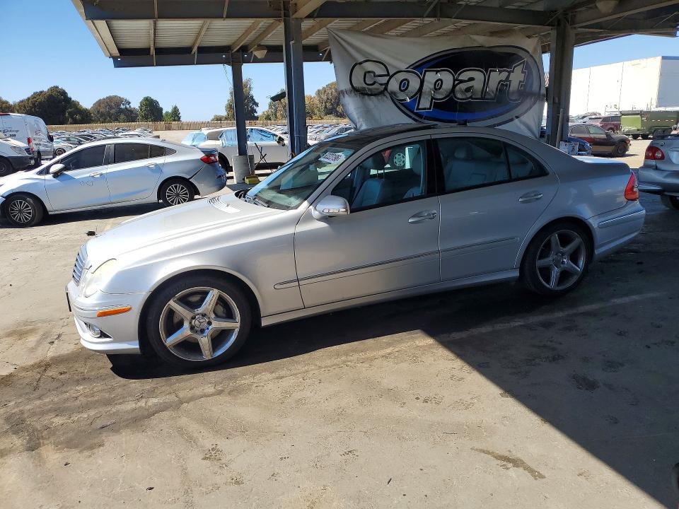 2009 Mercedes-benz E-class VIN WDBUF56X19B432520 COPART salvage auction — MINOR DENT/SCRATCHES, CA - DIS/DLR/EXP ONLY CLEAN TITLE, sold $2,650 on 2026-08-04 (photo 1)