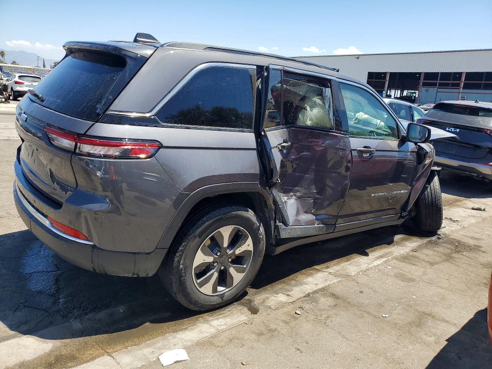 2025 Jeep Grand cherokee VIN 1C4RJYB66S8700615 COPART salvage auction — FRONT END, CA - NON-REPAIRABLE VEHICLE CERT, sold $5,100 on 2026-08-12 (photo 3)