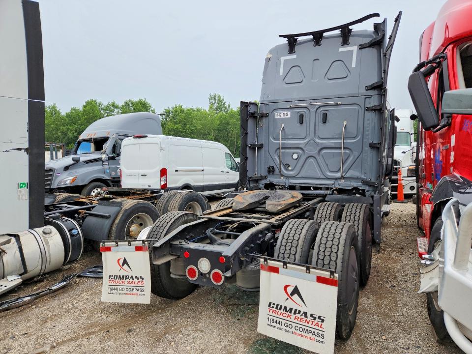 2026 Freightliner Cascadia 126 VIN 3AKJHHDR2TSWS0272 COPART salvage auction — ROLLOVER, IL - SALVAGE CERTIFICATE, sold $45,500 on 2026-09-17 (photo 3)