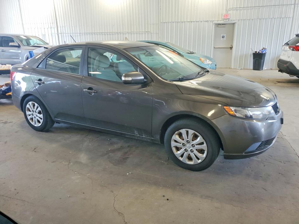 2010 Kia Forte VIN KNAFU4A21A5275237 COPART salvage auction — MINOR DENT/SCRATCHES, MN - CERTIFICATE OF TITLE, sold $500 on 2026-07-09 (photo 4)