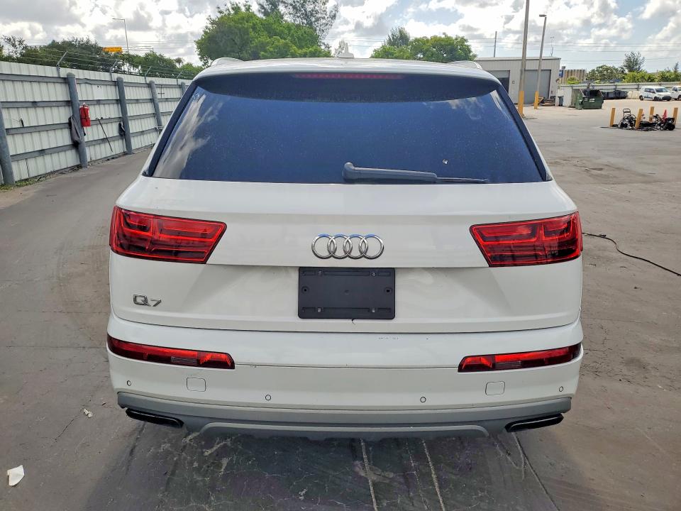 2019 Audi Q7 VIN WA1LAAF73KD014615 COPART salvage auction — MINOR DENT/SCRATCHES, FL - CERTIFICATE OF TITLE (P), sold $2,550 on 2026-07-27 (photo 6)