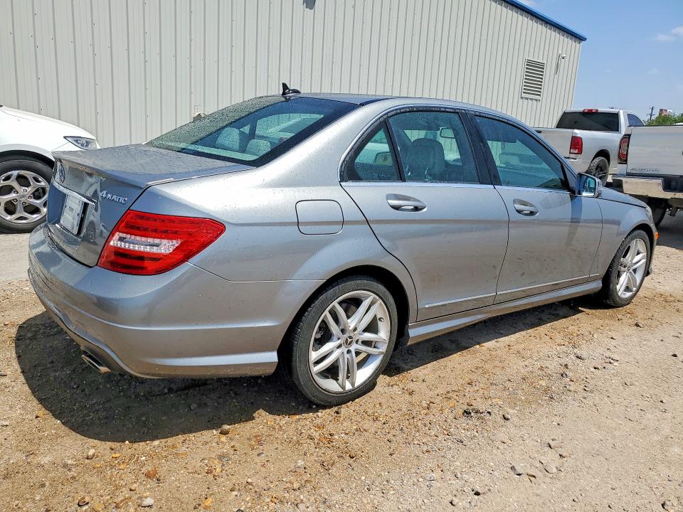 2013 Mercedes-benz C-klasse VIN WDDGF8AB6DG141850 COPART salvage auction — MINOR DENT/SCRATCHES, Tx - Cert Of Title-Rebuilt Salvage (P), sold $1,200 on 2026-08-03 (photo 3)