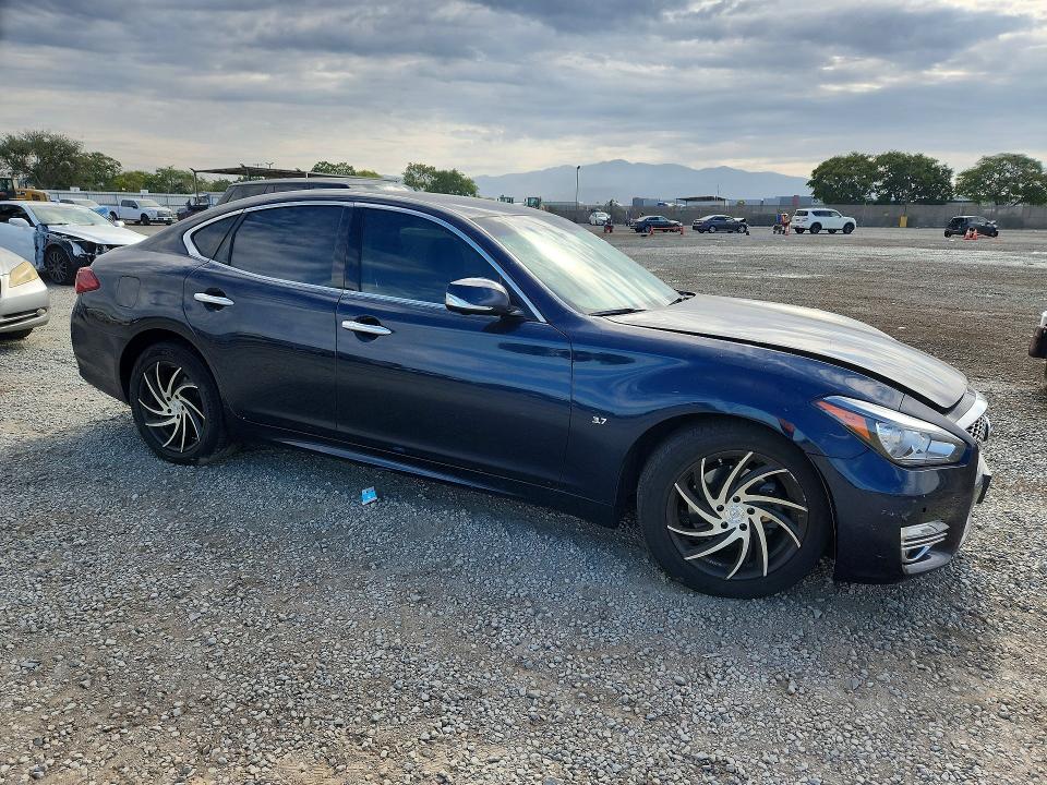 2018 Infiniti Q70 VIN JN1BY1AP2JM180257 COPART salvage auction — SIDE, Ca - Dis/Dlr/Exp Only Clean Title, sold $125 on 2026-07-24 (photo 4)