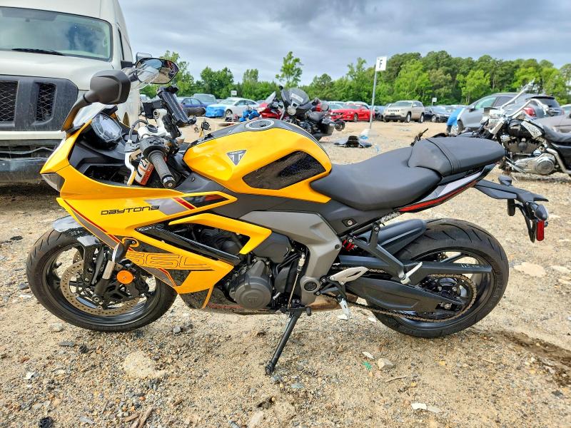 2026 Triumph motorcycle Daytona VIN SMTL23UF6TTCS7322 COPART salvage auction — FRONT END, VA - CERT OF TITLE - SALVAGE, sold $2,850 on 2026-09-03 (photo 3)