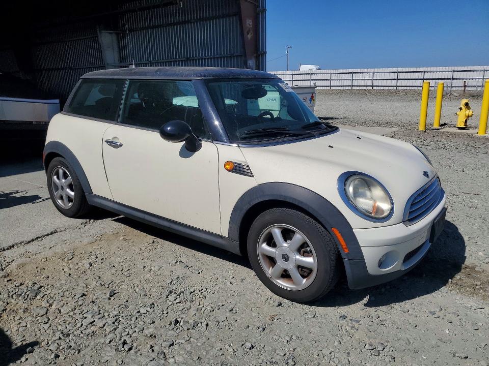 2009 Mini Cooper VIN WMWMF335X9TU75740 COPART salvage auction — MINOR DENT/SCRATCHES, CA - DIS/DLR/EXP ONLY CLEAN TITLE, sold $150 on 2026-08-03 (photo 4)