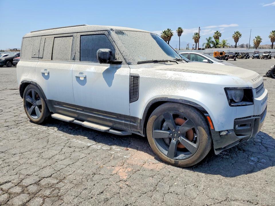 2023 Land rover Defender VIN SALE27EU6P2202823 COPART salvage auction — MINOR DENT/SCRATCHES, Salvage Title, sold $5,000 on 2026-07-27 (photo 4)