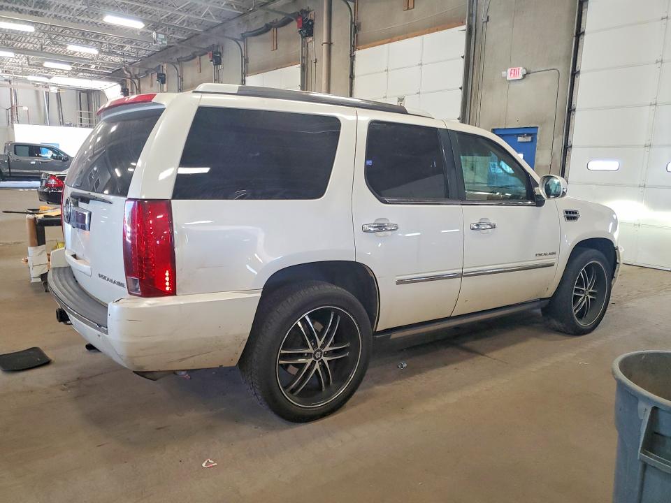 2011 Cadillac Escalade VIN 1GYS4DEF5BR378339 COPART salvage auction — SIDE, MN - CERT OF TITLE-PR SALV FLOOD, sold $775 on 2026-07-23 (photo 3)