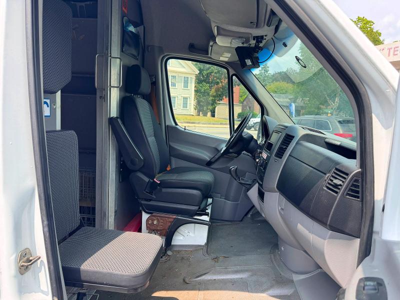 2011 Mercedes-benz Sprinter VIN WD3PE8CB0B5576599 COPART salvage auction — NORMAL WEAR, Ma - Certificate Of Title (P), sold $100 on 2026-08-03 (photo 5)
