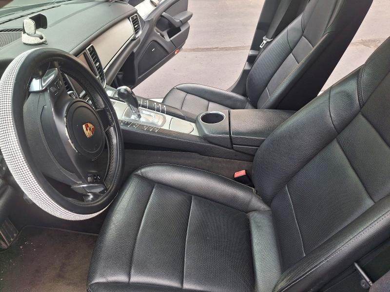 2010 Porsche Panamera VIN WP0AB2A75AL063293 COPART salvage auction — NORMAL WEAR, Mo - Dealer Only Salvage Title (P), sold $850 on 2026-08-04 (photo 9)