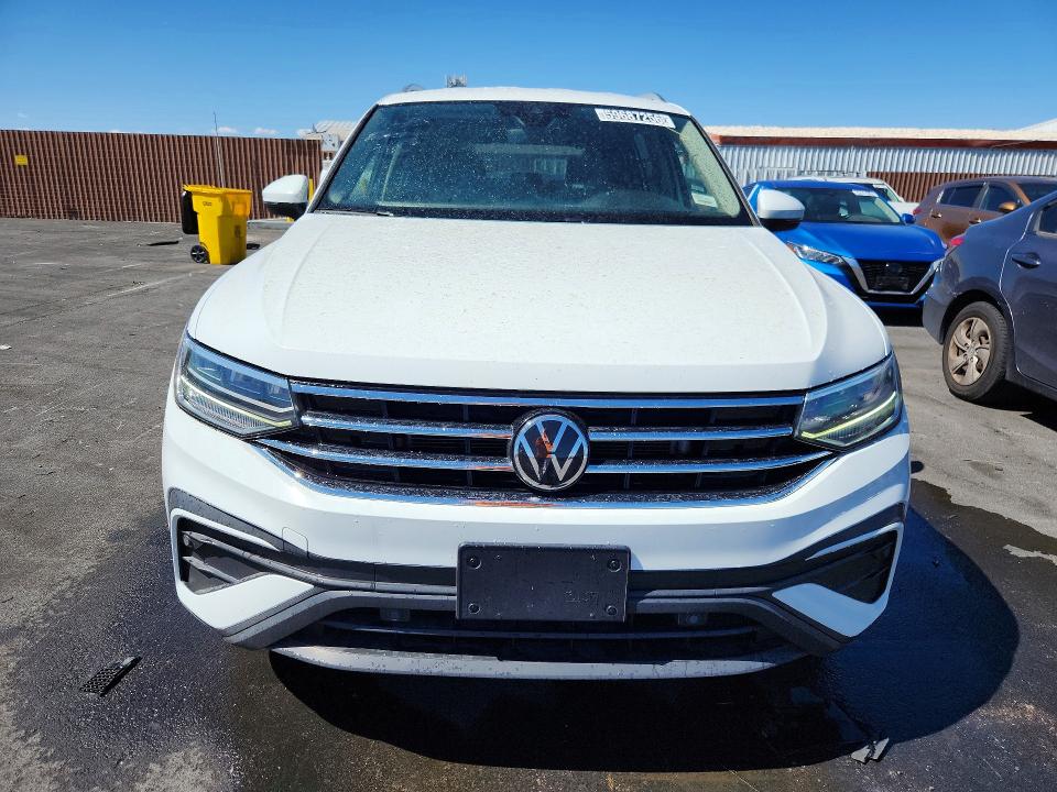 2024 Volkswagen Tiguan VIN 3VV3B7AX6RM044043 COPART salvage auction — MINOR DENT/SCRATCHES, NV - CERTIFICATE OF TITLE, sold $13,600 on 2026-08-12 (photo 5)