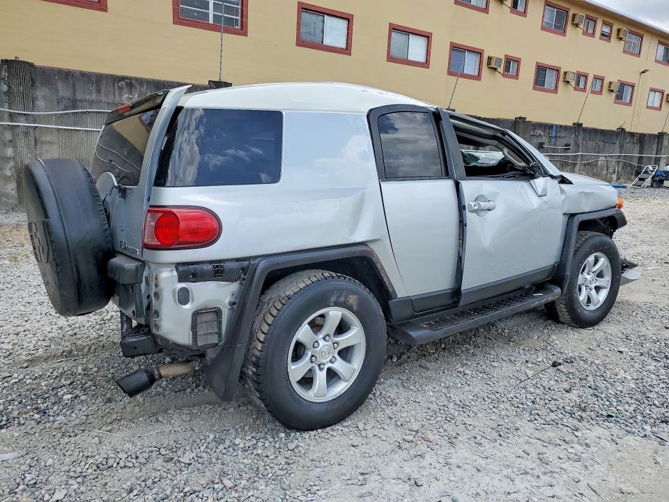 2007 Toyota Fj cruiser VIN JTEBU11F970008013 COPART salvage auction — ROLLOVER, FL - CERT OF TITLE SLVG REBUILDABLE, sold $1,150 on 2026-07-21 (photo 3)