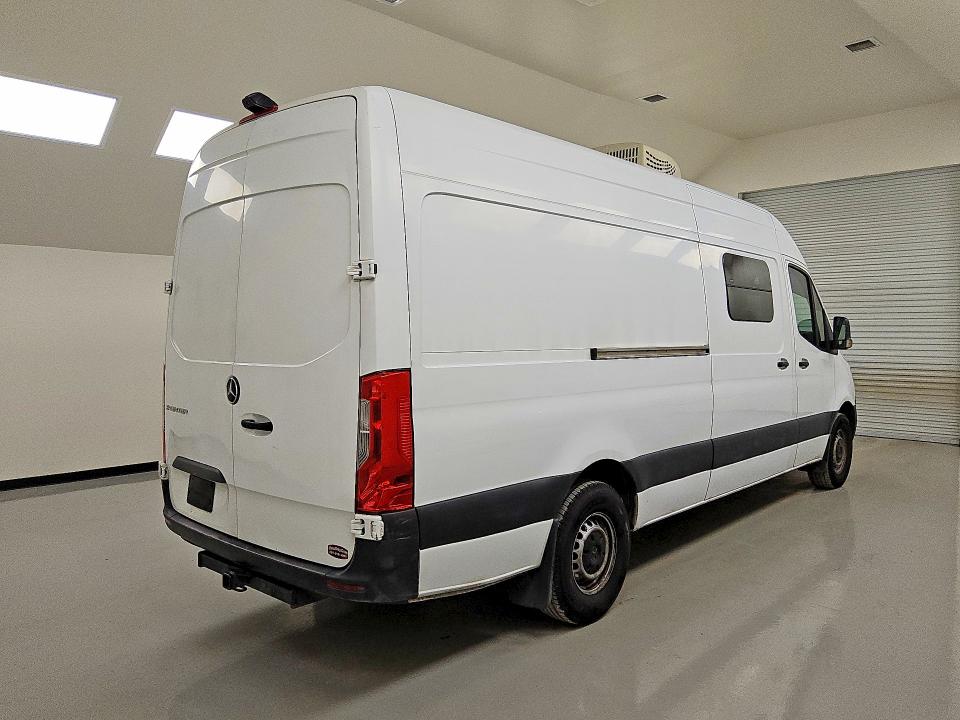 2020 Mercedes-benz Sprinter VIN W1W4ECHY7LT036838 COPART salvage auction — MINOR DENT/SCRATCHES, TX - CERTIFICATE OF TITLE, sold $11,700 on 2026-08-25 (photo 3)