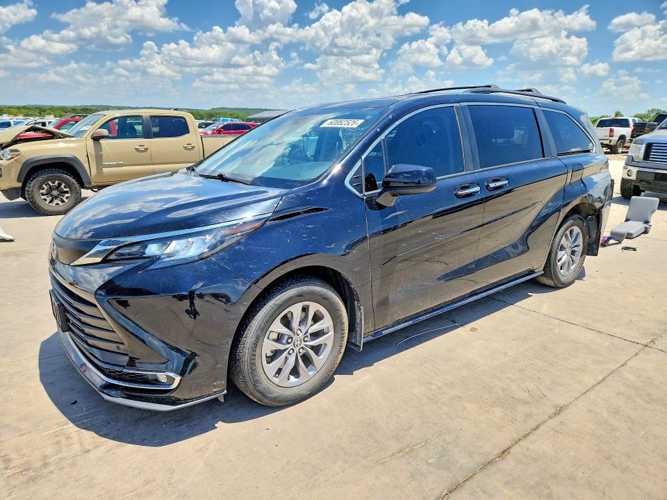 2023 Toyota Sienna VIN 5TDYRKEC2PS163232 — COPART salvage auction photo