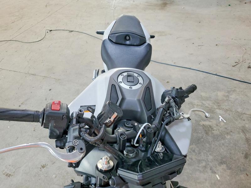 2025 Yamaha Mt VIN JYARN94E7SA003571 COPART salvage auction — VANDALISM, Pa - Certificate Of Salvage, sold $7,100 on 2026-09-03 (photo 5)