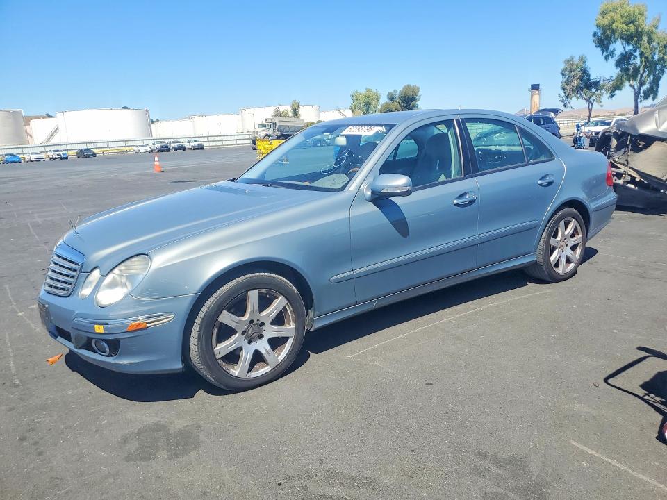 2007 Mercedes-benz E-class VIN WDBUF56X27B067021 COPART salvage auction — MINOR DENT/SCRATCHES, CA - DIS/DLR/EXP ONLY CLEAN TITLE, sold $425 on 2026-08-17 (photo 1)