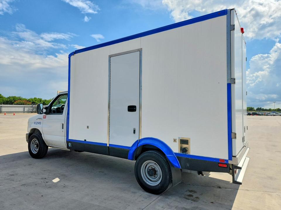 2023 Ford Econoline VIN 1FDWE3FK7PDD18895 COPART salvage auction — MECHANICAL, TX - CERTIFICATE OF TITLE, sold $9,300 on 2026-07-29 (photo 2)