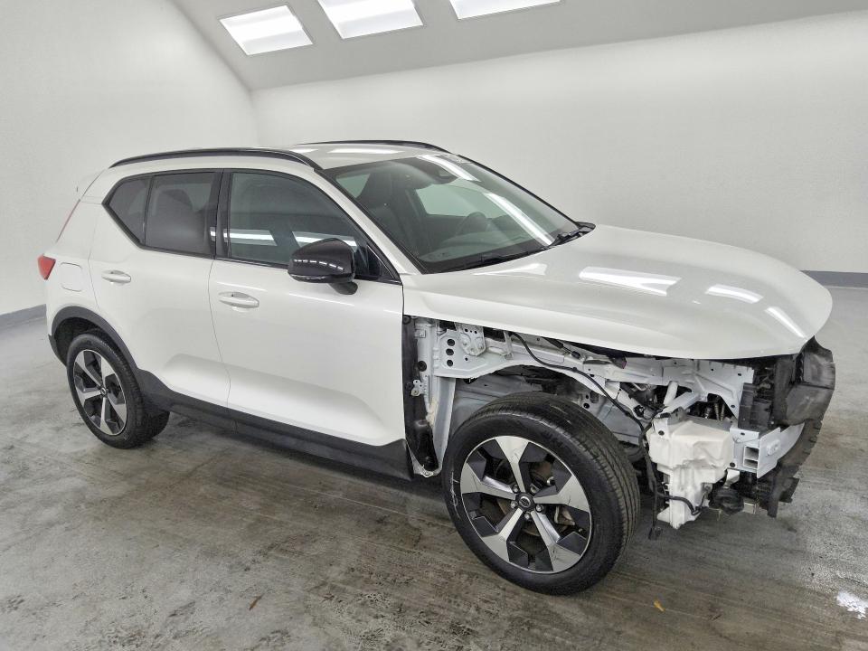 2024 Volvo Xc40 VIN YV4L12UK2R2211653 COPART salvage auction — FRONT END, CA - CERTIFICATE OF TITLE, sold $14,100 on 2026-08-04 (photo 4)
