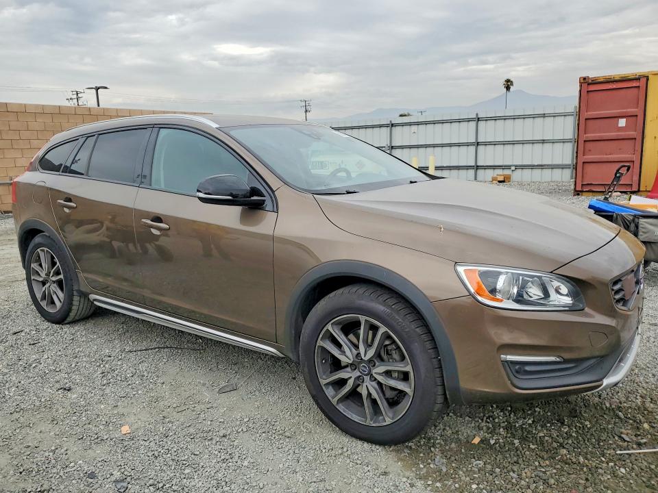 2018 Volvo V60 VIN YV440MWK9J2058483 COPART salvage auction — WATER/FLOOD, Salvage Title, sold $2,400 on 2026-07-22 (photo 4)