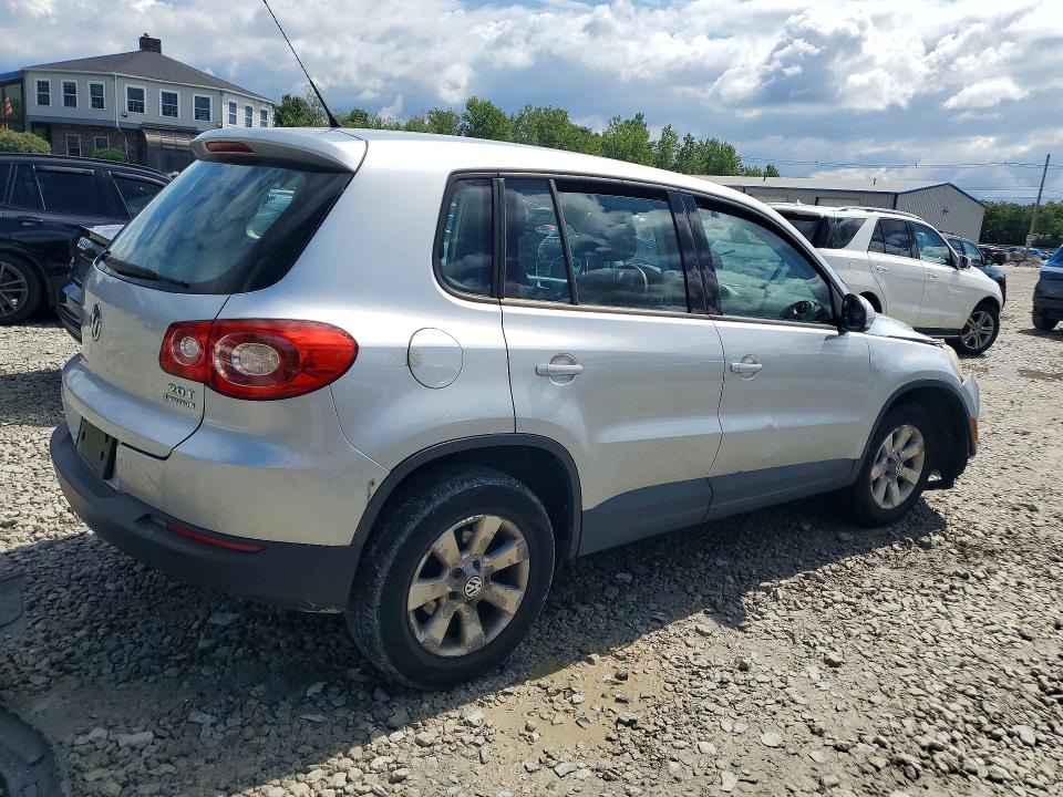 2010 Volkswagen Tiguan VIN WVGBV7AX1AW516456 COPART salvage auction — FRONT END, Ma - Cert Of Title-Reconstrctd Coll, sold $400 on 2026-08-14 (photo 3)