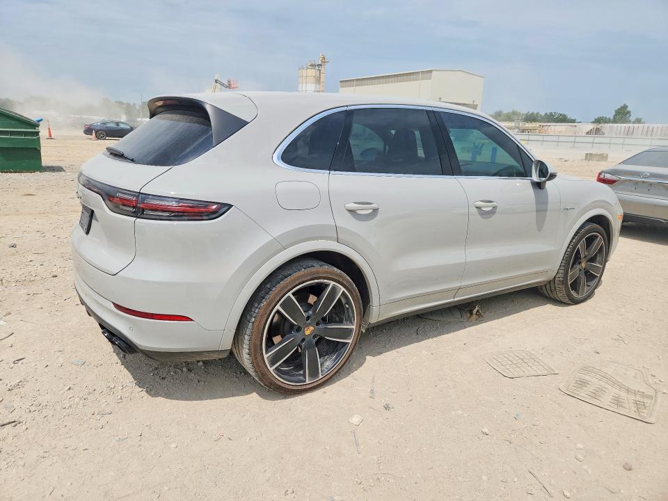 2022 Porsche Cayenne VIN WP1AE2AY0NDA26599 COPART salvage auction — NORMAL WEAR, Mo - Dealer Only Clean Title, sold $6,100 on 2026-07-28 (photo 3)