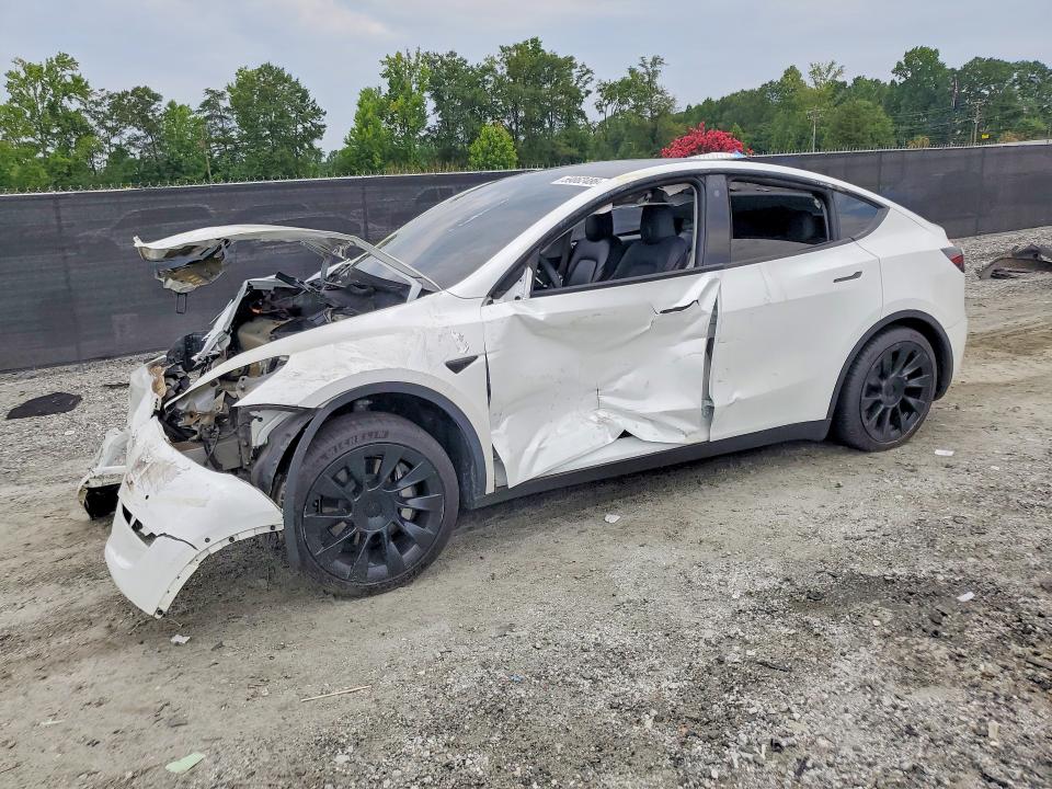 2022 Tesla Model y VIN 7SAYGDEEXNF318925 COPART salvage auction — FRONT END, Salvage Title, sold $2,800 on 2026-07-20 (photo 1)