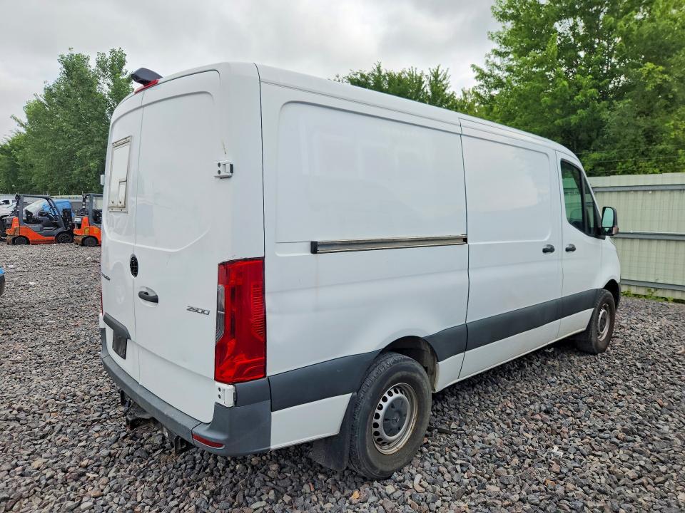 2019 Mercedes-benz Sprinter VIN WD4PF0CD9KP160096 COPART salvage auction — NORMAL WEAR, Il - Certificate Of Title, sold $3,550 on 2026-07-27 (photo 3)