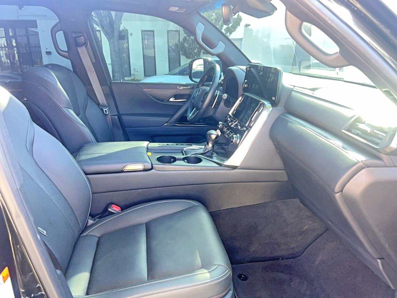 2024 Lexus Lx 600 VIN JTJGB7CX5R4065214 COPART salvage auction — Minor Dent/Scratches, CA - SALVAGE CERTIFICATE (P), sold $62,000 on 2026-08-10 (photo 5)