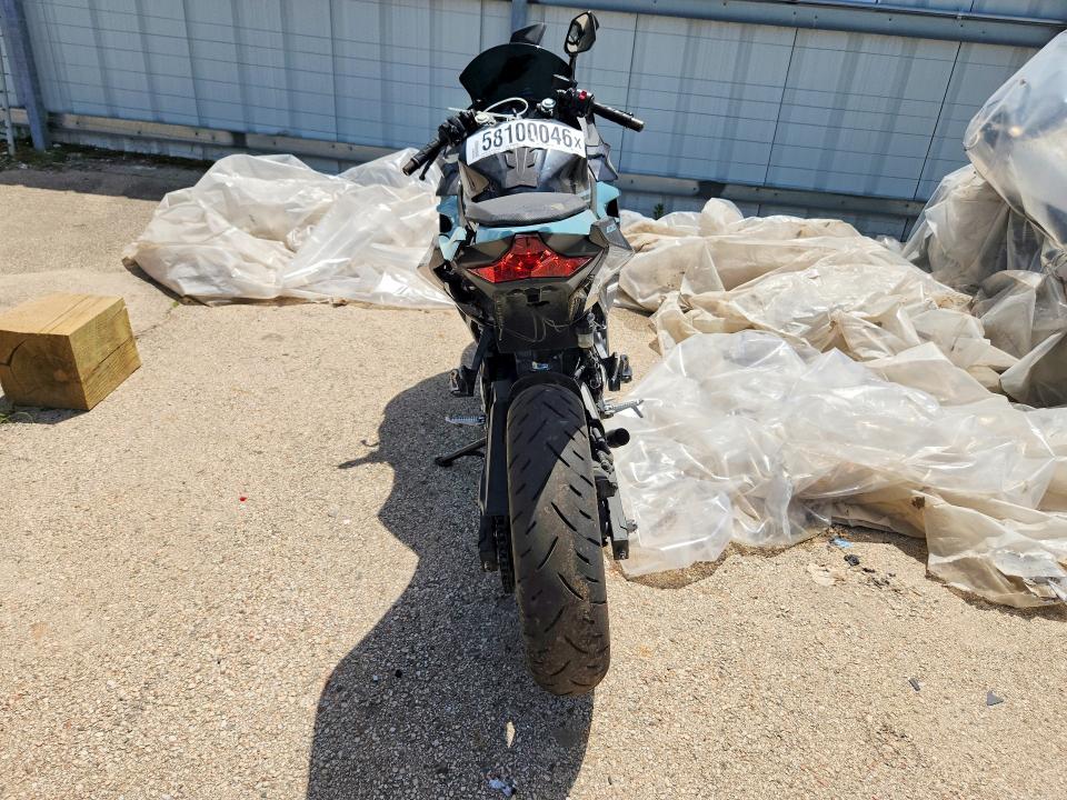 2020 Kawasaki Ninja VIN JKAEXKH13LDA73769 COPART salvage auction — SIDE, IL - SALVAGE CERTIFICATE, sold $300 on 2026-07-28 (photo 4)