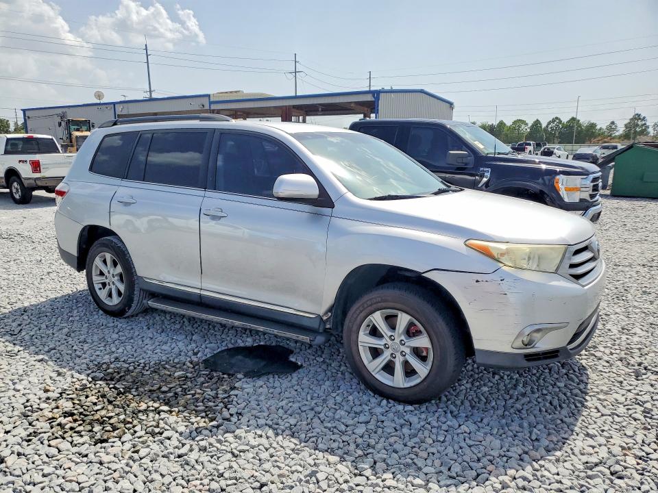 2013 Toyota Highlander VIN 5TDZK3EH2DS097030 COPART salvage auction — MINOR DENT/SCRATCHES, Fl - Certificate Of Title, sold $4,800 on 2026-07-27 (photo 4)
